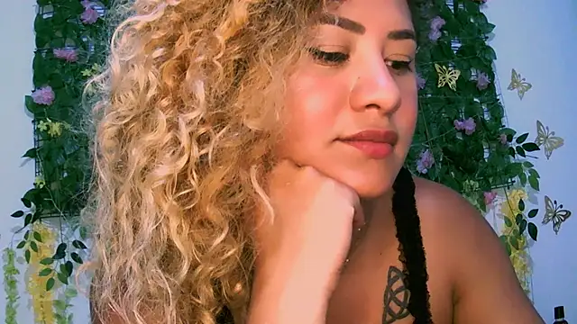 Snapshot of Crysrus chatting on January 17, 2025, 2:50 am Crysrus online show from January 17, 2025, 2:50 am