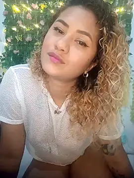 Snapshot of Crysrus chatting on February 20, 2025, 11:54 pm Crysrus online show from February 20, 2025, 11:54 pm