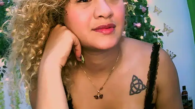 Snapshot of Crysrus chatting on March 2, 2025, 12:09 am Crysrus online show from March 2, 2025, 12:09 am