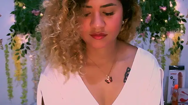 Snapshot of Crysrus chatting on March 2, 2025, 9:54 pm Crysrus online show from March 2, 2025, 9:54 pm