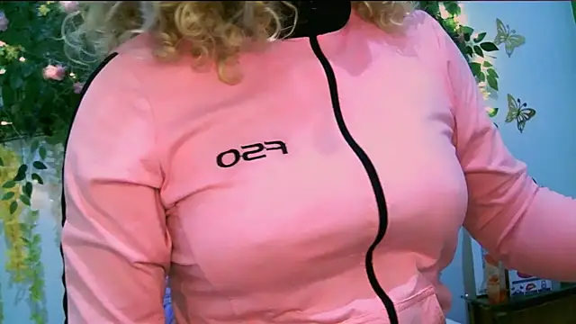 Snapshot of Crysrus chatting on March 15, 2025, 11:28 pm Crysrus online show from March 15, 2025, 11:28 pm