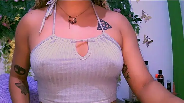 Snapshot of Crysrus chatting on October 4, 2025, 12:41 am Crysrus online show from October 4, 2025, 12:41 am