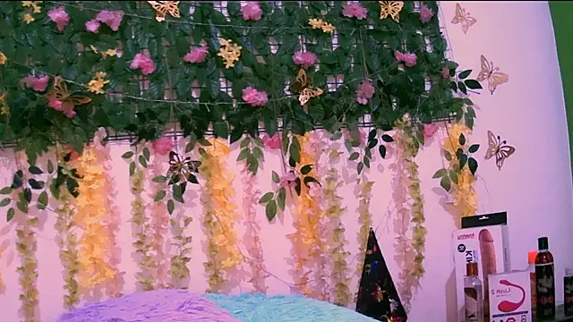 Snapshot of Crysrus chatting on October 10, 2025, 12:09 am Crysrus online show from October 10, 2025, 12:09 am