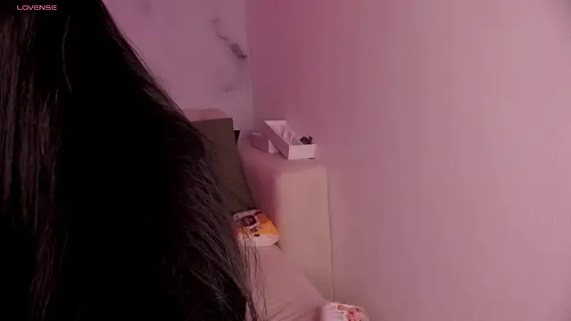 lara madisson online show from October 3, 2025, 9:28 am