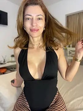 AdeleLovely online show from June 19, 2026, 4:39 am