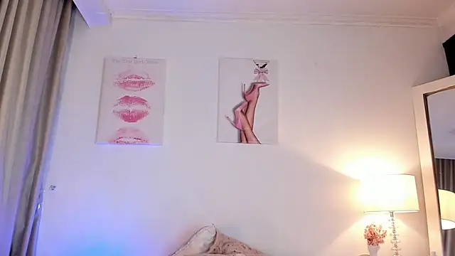 halseycox    online show from May 7, 2026, 3:01 am