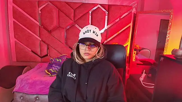 Olivia Fox69 online show from December 14, 2025, 2:28 am