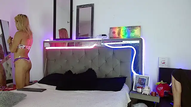 parejacaliente20154 online show from February 12, 2025, 11:07 am