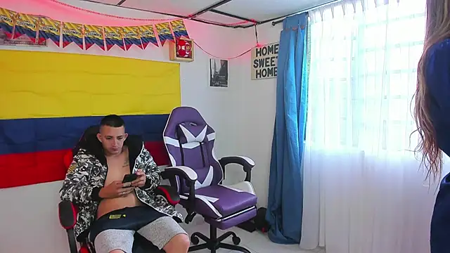 parejacaliente20154 online show from June 9, 2026, 11:11 am