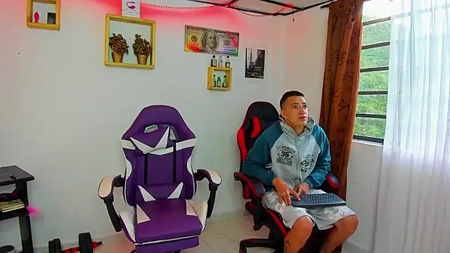 parejacaliente20154 online show from July 15, 2026, 11:04 am