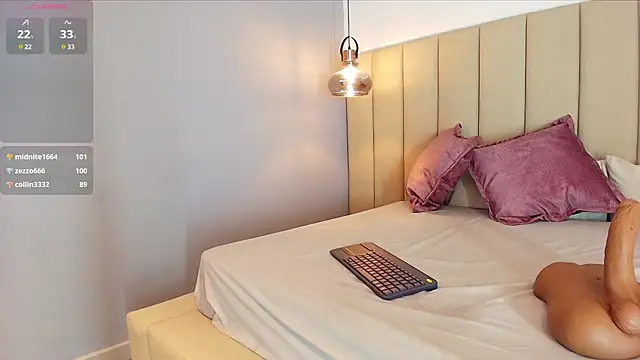 Leamonroe   online show from January 27, 2025, 1:52 pm