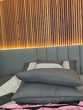 EmiilyAdams  online show from January 9, 2025, 8:44 pm