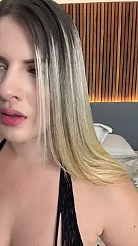 EmiilyAdams  online show from June 4, 2026, 9:10 pm