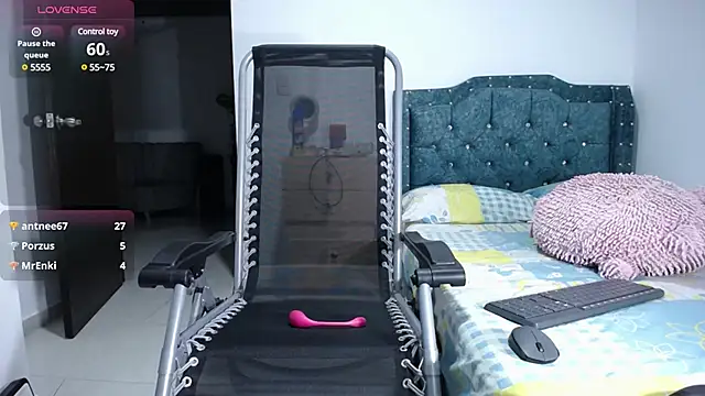 sofiamature01 online show from January 17, 2025, 3:55 am