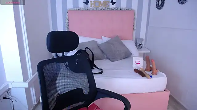 Lunna boobs online show from January 14, 2026, 3:45 am