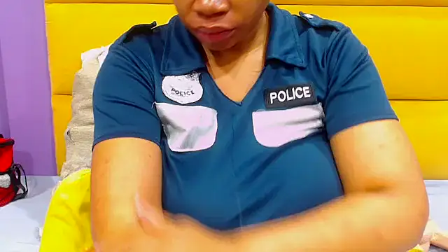 YELLOWBUSTYMELLONS online show from October 1, 2025, 7:25 am