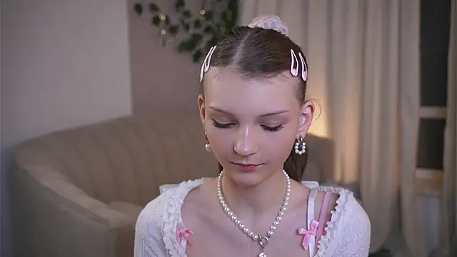 CindyGarrison online show from April 18, 2026, 10:54 pm