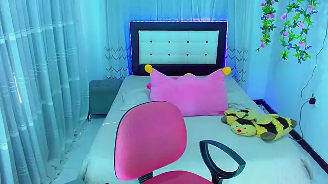 TaylorMon online show from April 21, 2026, 8:23 pm