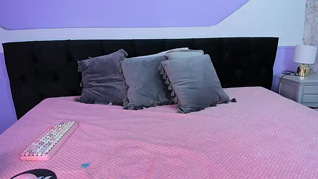 Julieta Cortes   online show from November 19, 2025, 11:54 am