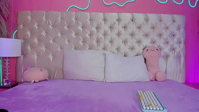 Julieta Cortes   online show from March 13, 2026, 11:39 am