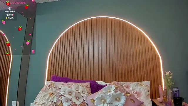 NayeCloud online show from September 19, 2025, 3:41 am