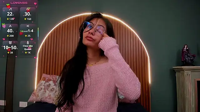 NayeCloud online show from November 14, 2025, 4:00 am