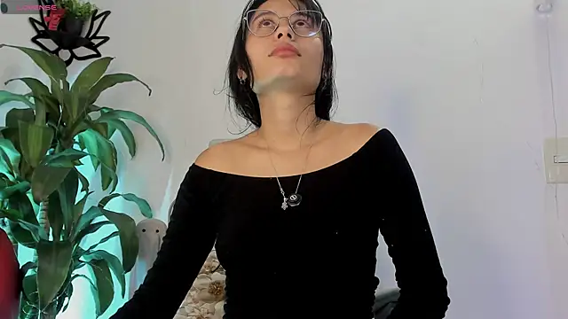 NayeCloud online show from April 18, 2026, 5:11 am