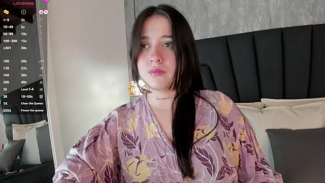 Sabrina Lennox online show from February 8, 2025, 10:40 pm