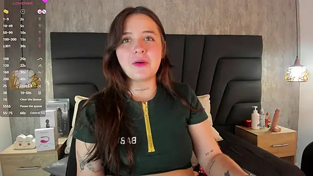 Sabrina Lennox online show from February 12, 2025, 10:37 pm