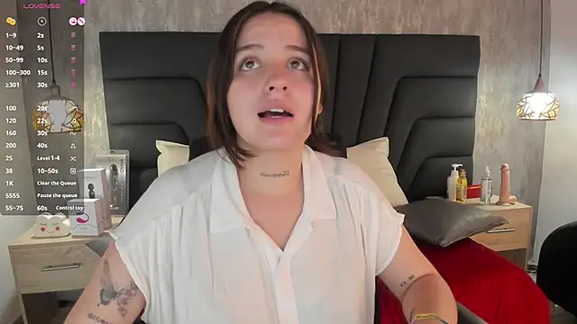 Sabrina Lennox online show from February 19, 2025, 1:40 am