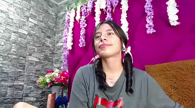 Sasha Petitte online show from March 7, 2025, 6:02 am