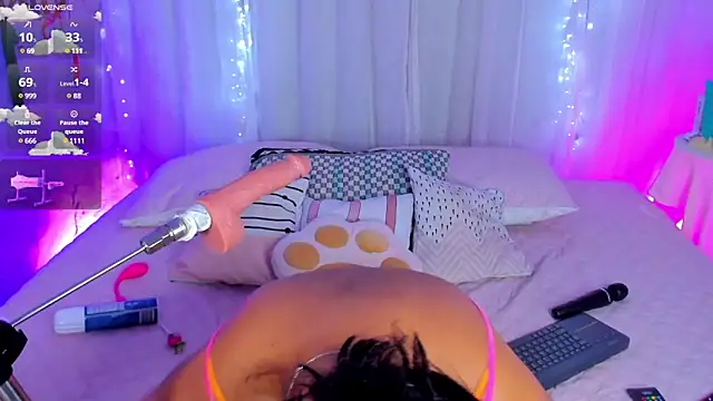 CuteRomi online show from December 18, 2024, 10:19 am