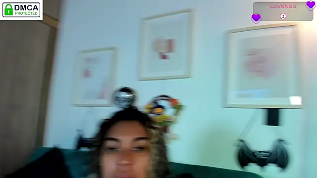 aleja montiel   online show from October 20, 2025, 12:38 pm