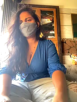 HaaniKaur online show from November 1, 2025, 7:32 am