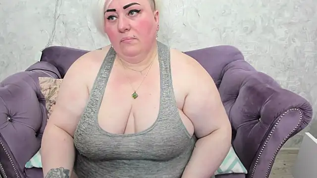 fashiona online show from February 12, 2025, 9:01 pm