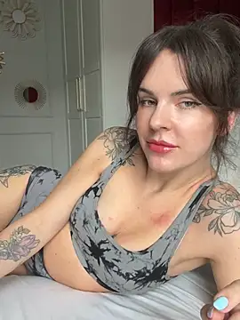Snapshot of RubyLunaa chatting on July 8, 2026, 12:53 pm RubyLunaa online show from July 8, 2026, 12:53 pm