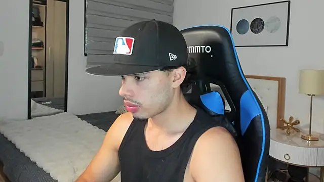 mateoleonee online show from December 16, 2024, 9:20 pm