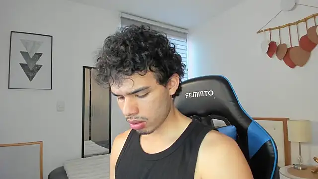 mateoleonee online show from February 7, 2025, 2:47 pm