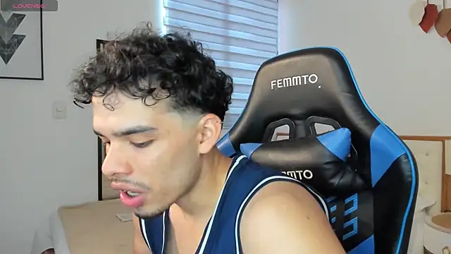 mateoleonee online show from February 20, 2025, 6:02 pm