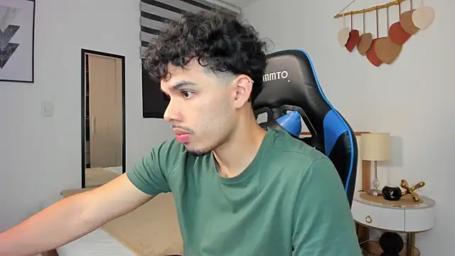 mateoleonee online show from February 25, 2025, 12:47 am