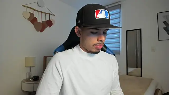 mateoleonee online show from September 22, 2025, 6:43 pm