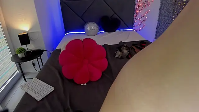 CassieEvans online show from October 11, 2025, 5:50 am