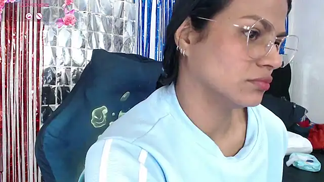 SweetAlmaa online show from October 4, 2025, 11:52 am