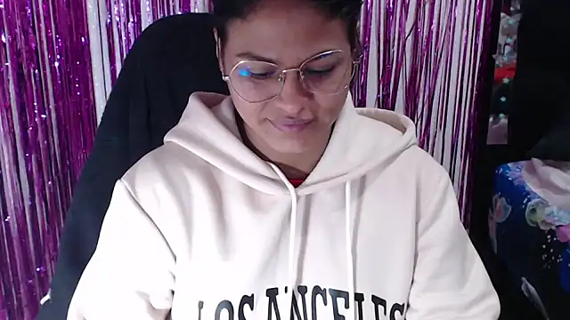 SweetAlmaa online show from April 21, 2026, 9:48 am