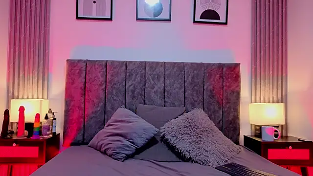 Ema Stone65 online show from October 8, 2025, 7:55 pm