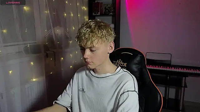 Keytaro online show from March 5, 2025, 6:45 pm