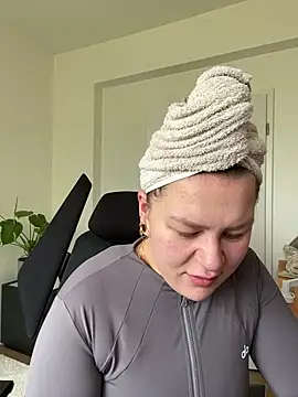 Snapshot of Fancy-Francy chatting on June 9, 2026, 8:48 am Fancy-Francy online show from June 9, 2026, 8:48 am