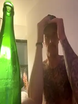 UnCuTupTheBuTT online show from October 6, 2025, 9:34 pm