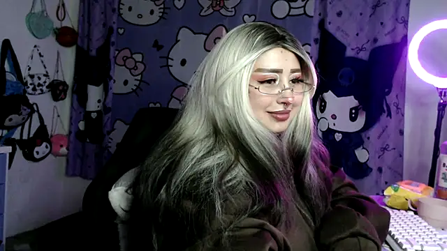 lussyevans24 online show from April 9, 2026, 6:19 am