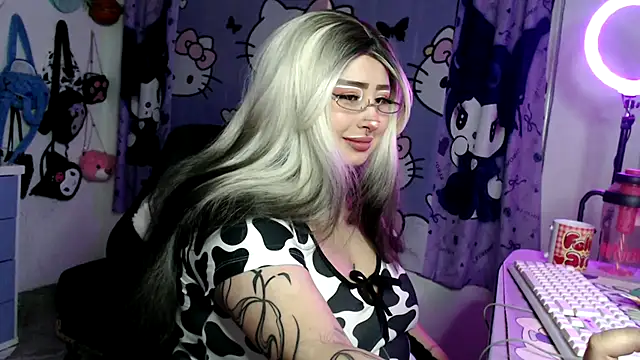 lussyevans24 online show from April 22, 2026, 4:26 am